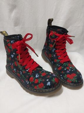 Floral Lace-Up Ankle Boots with Red Laces Dr. Martens